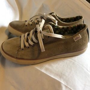 simple shoes for a happy planet